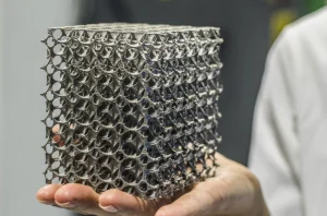 Rivoluzione teconologica abbinata a Creatività e Personalizzazione: Una stampante 3D ti consente di trasformare le tue idee in oggetti tangibili. Puoi progettare e stampare modelli personalizzati, giocattoli, decorazioni o qualsiasi altra cosa la tua immaginazione possa concepire.