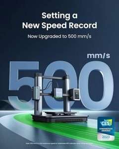 "Stampante 3D AnkerMake M5 FDM con un display che mostra la velocità di stampa di 500 mm/s, evidenziando la capacità della macchina di eseguire stampe rapide senza compromettere la qualità."